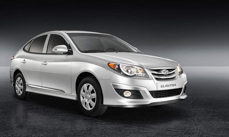 هيونداي إلنترا