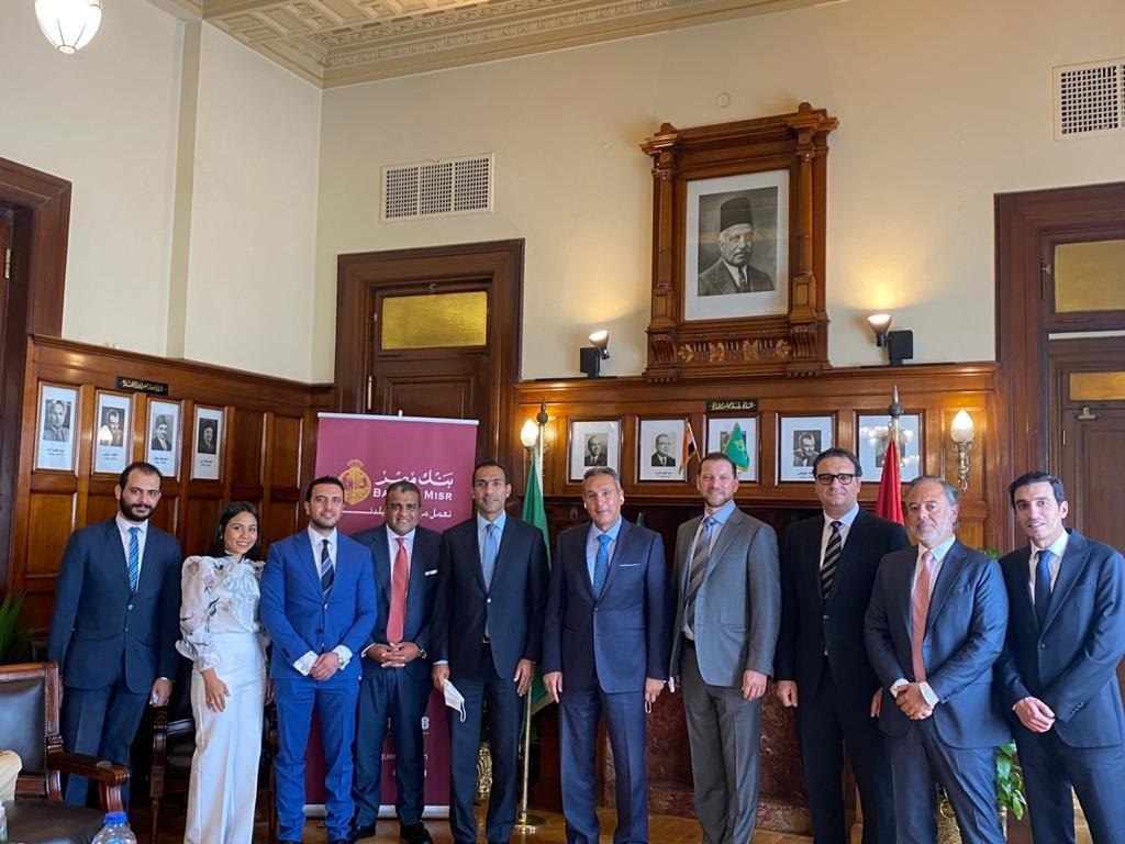 قيادات بنك مصر خلال توقيع قرض 650 مليون جنيه لشركة ستارلايت