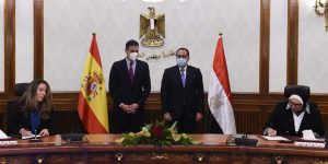 مصر وإسبانيا توقعان على إعلانين للتعاون المالي وتدشين مجلس الأعمال المشترك