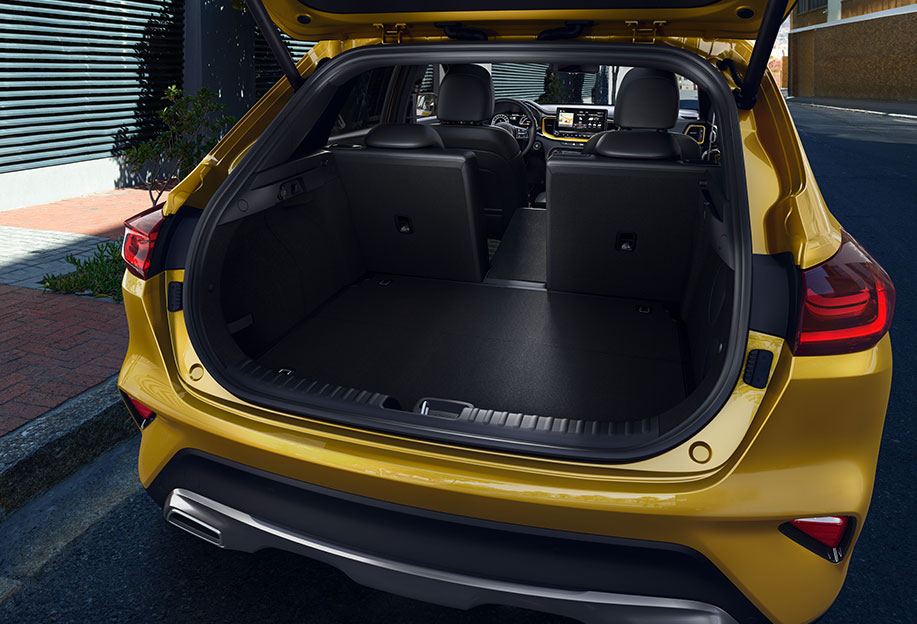 التصميم الداخلي لسيارة كيا 2022