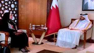 وزيرة التجارة مع نظيرها القطري