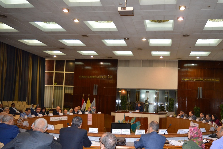 جانب الجمعية العامة غير العادية للشركة القابضة للصناعات الكيماوية ، برئاسة خالد بدوى وزير قطاع الأعمال العام،