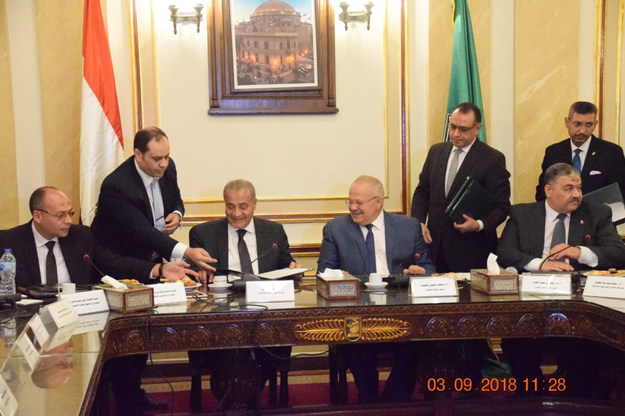 وزير التموين أثناء توقيع البروتوكول مع جامعة القاهرة