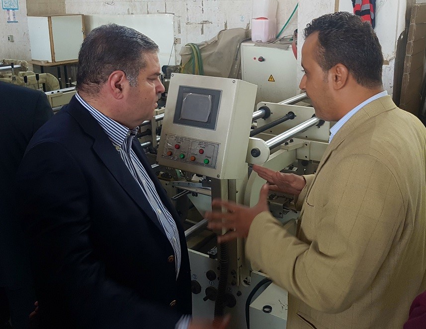 جانب من جولة وزير قطاع الأعمال