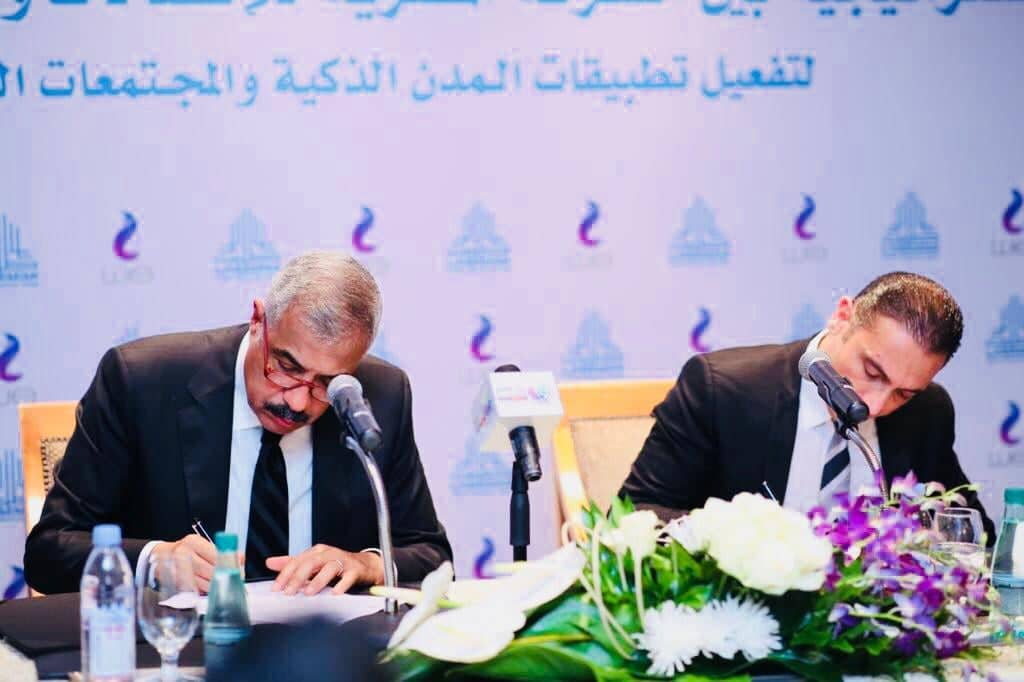 جانب من توقيع رئيس المصرية للاتصالات مع رئيس مجموعة طلعت مصطفى