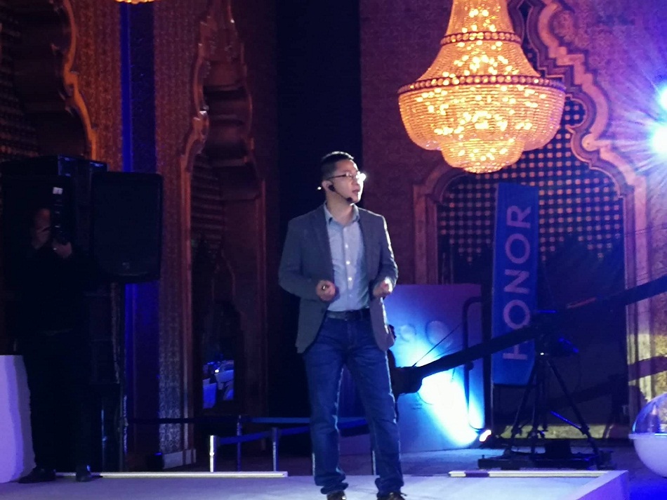 هونر - honor 10 light