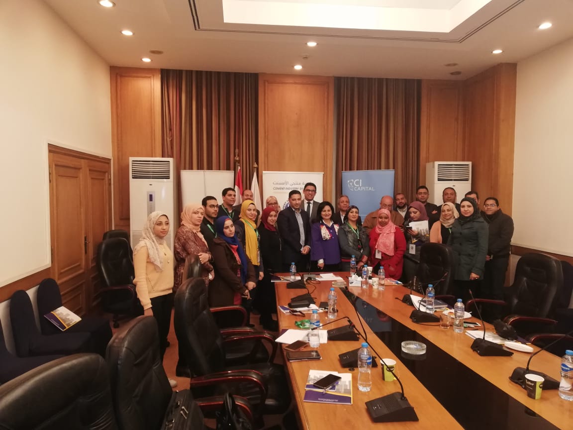 جانب من ندوة شعبة الأسمنت