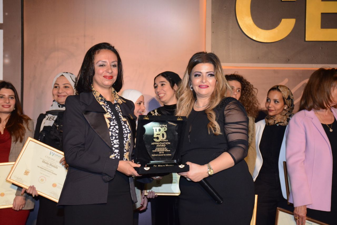 مايا مرسي تكرم دينا عبدالفتاح