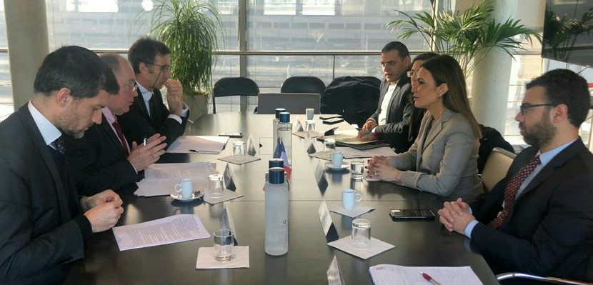 جانب من اجتماع وزيرة الاستثمار بنائب رئيس الوكالة الفرنسية للتنمية