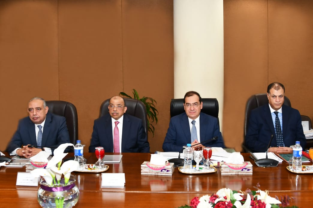 وزير ى البترول والتنمية المحلية خلال الجمعيات العامة لشركتى الاسكندرية للبترول والبتروكيماويات