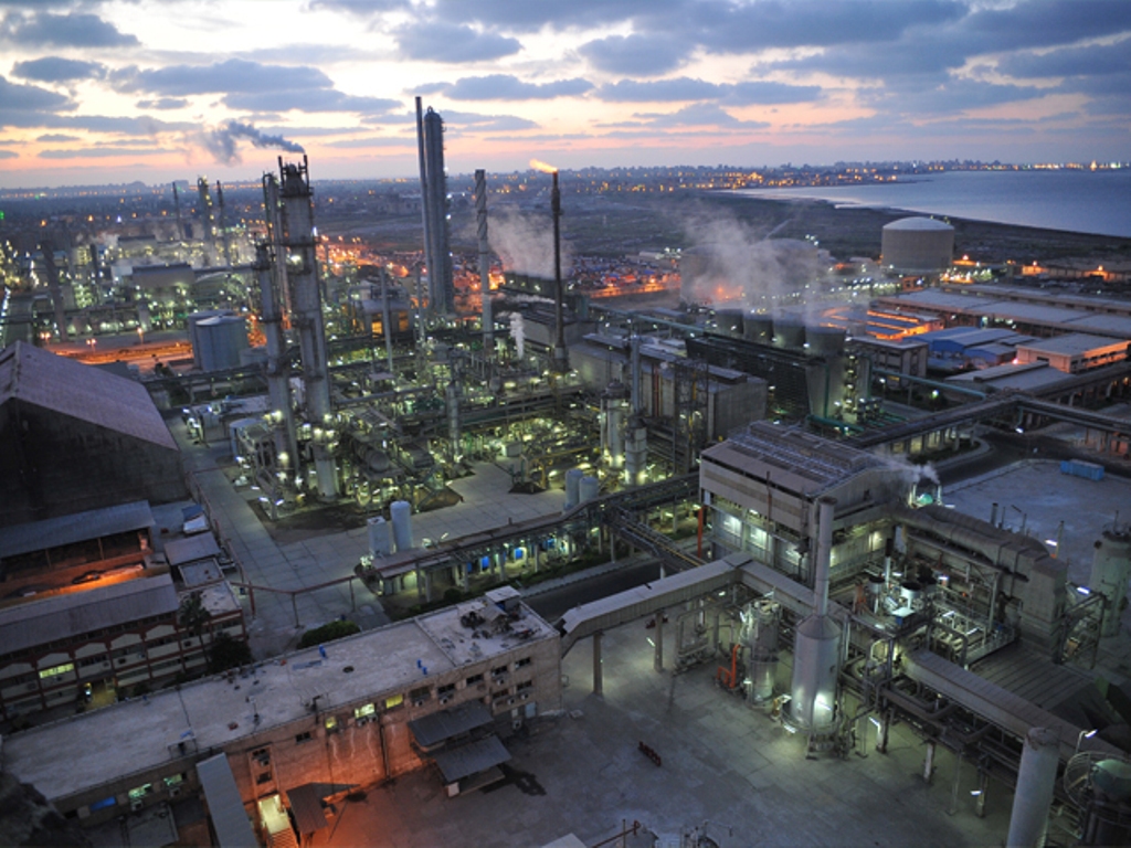 مصنع أسمدة - أرشيفية