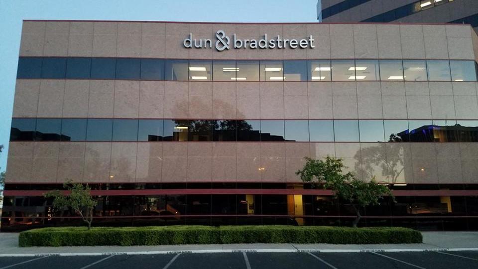 شركة «Dun & Bradstreet» تجمع 1.7 مليار دولار في اكتتاب عام بالولايات ...