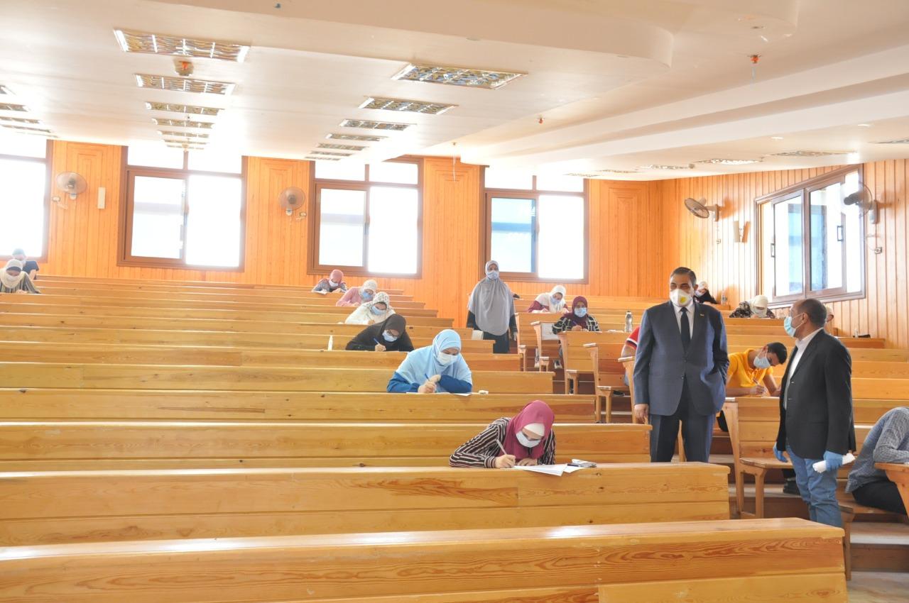 طلاب الفرق النهائية بالجامعات