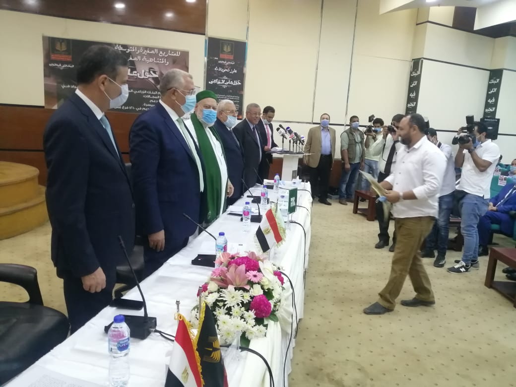 وزارة الزراعة توزع أرباح « مزارع الإنتاج الحيواني» على 300 شاب
