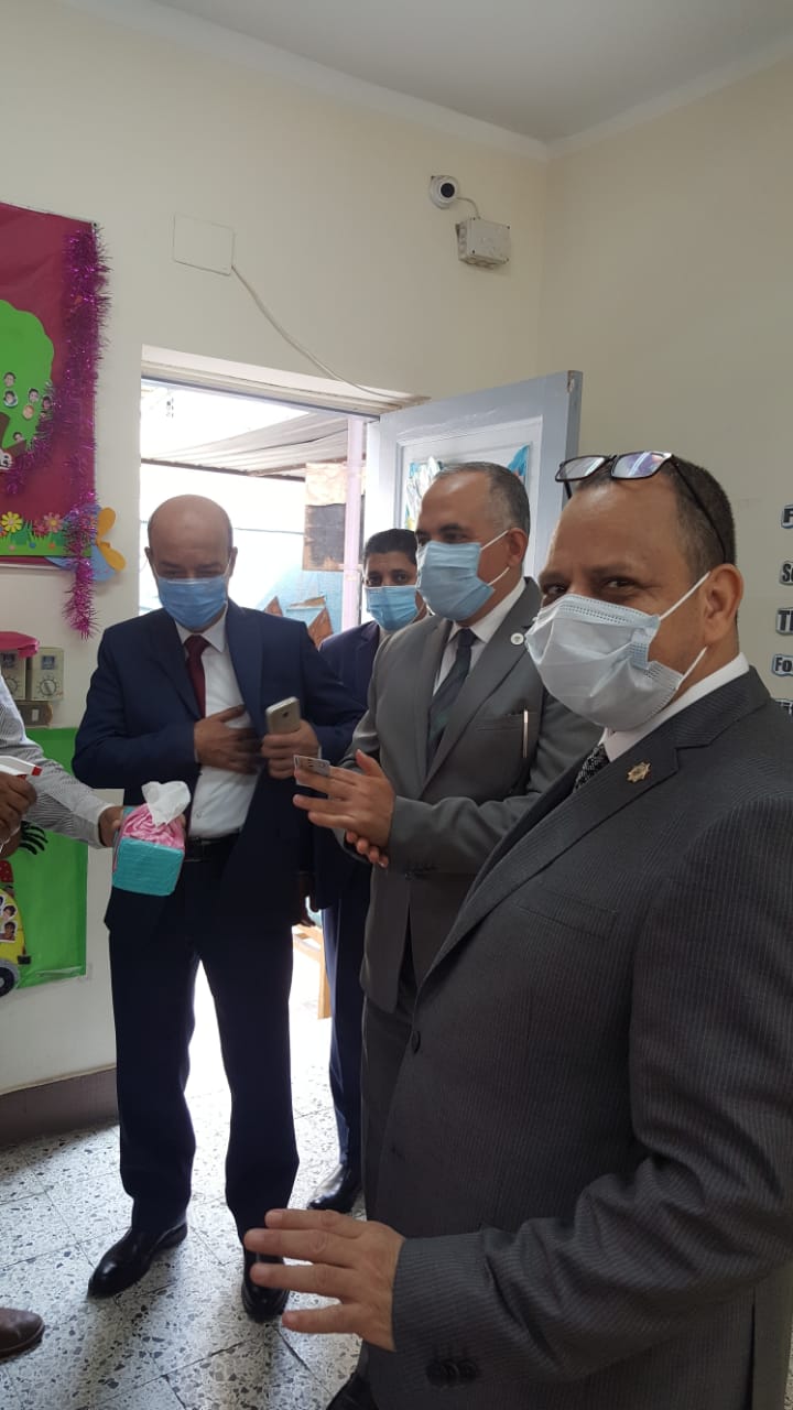 محمد عبد العاطي وزير الري يدلي بصوته في الانتخابات