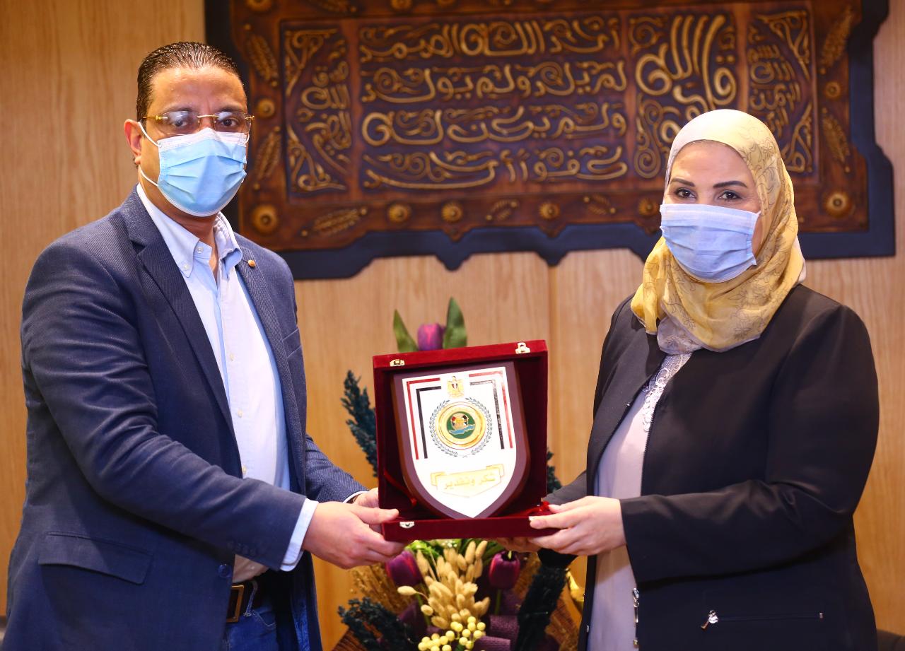 وزيرة التضامن ومحافظ الفيوم يبحثان سبل التعاون وتنفيذ المبادرات القومية