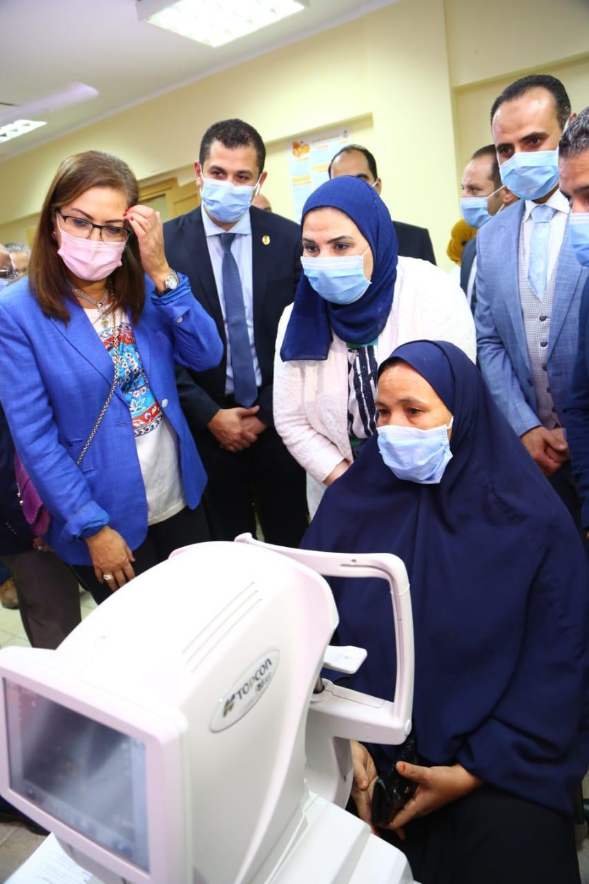 وزراء التضامن والتخطيط والتنمية المحلية يتفقدون الوحدة الصحية بالشيخ زين الدين بسوهاج