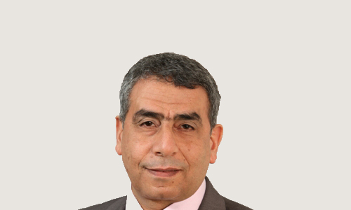 حسني مشرف رئيس اللجنة العامة للتأمين البحري بضائع