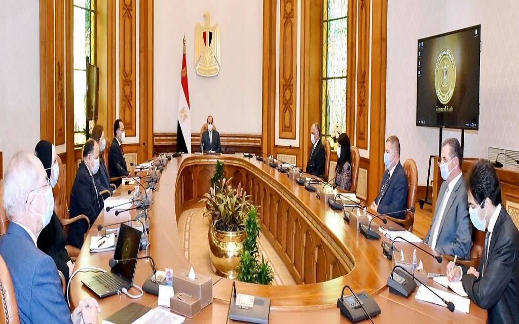 الرئيس السيسي يجتمع بالمجموعة الاقتصادية