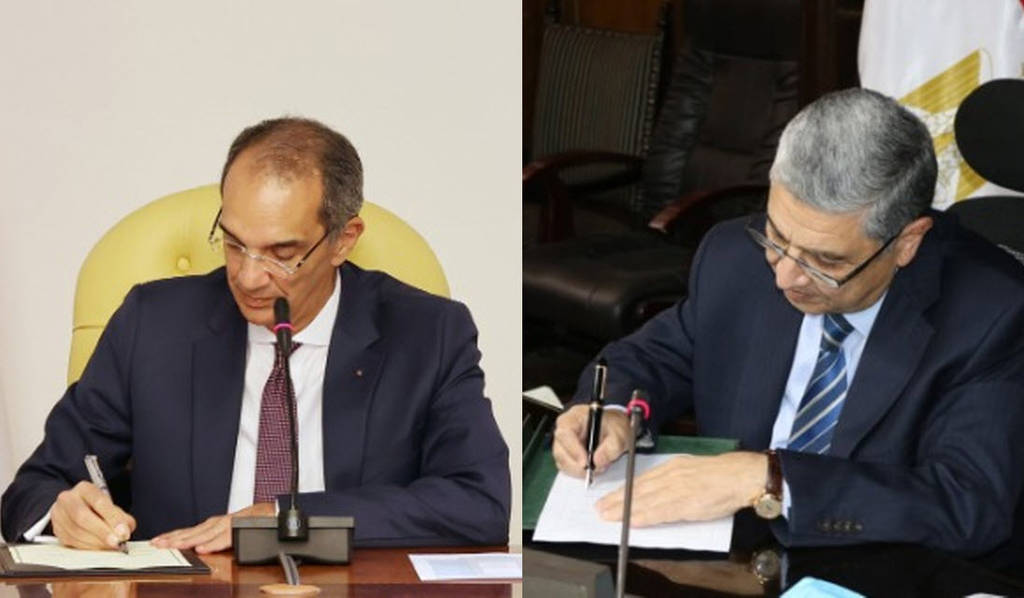 توقيع محمد شاكر وزير الكهرباء وعمرو طلعت وزير الاتصالات بروتوكول لتطوير التكنولوجيا بقطاع الكهرباء