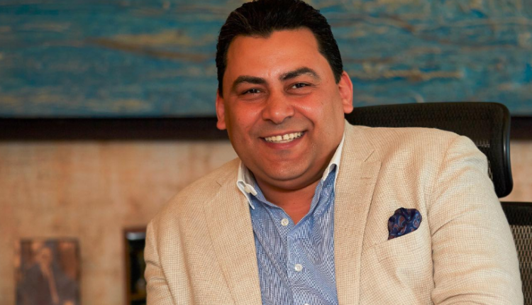عادل حامد العضو المنتدب والرئيس التنفيذي للشركة المصرية للاتصالات