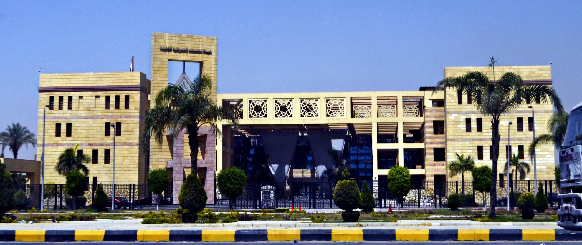 تخصيص الأراضي للمستثمرين الأجانب