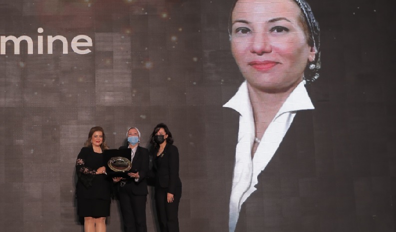 وزيرة البيئة أثناء التكريم