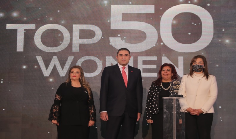 وزيرة التخطيط ورئيس منتدى الخمسين يكرمان داليا الجزيري