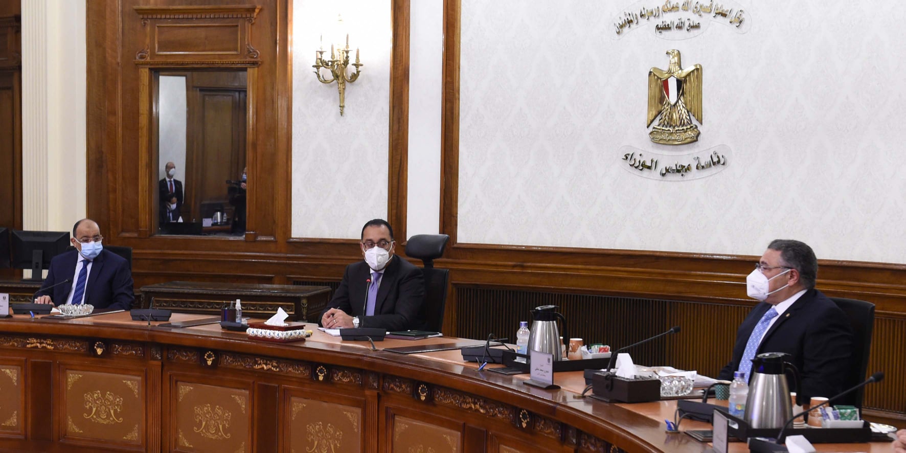 رئيس الوزراء خلال مناقشة مشروع ريفيرا السياحي