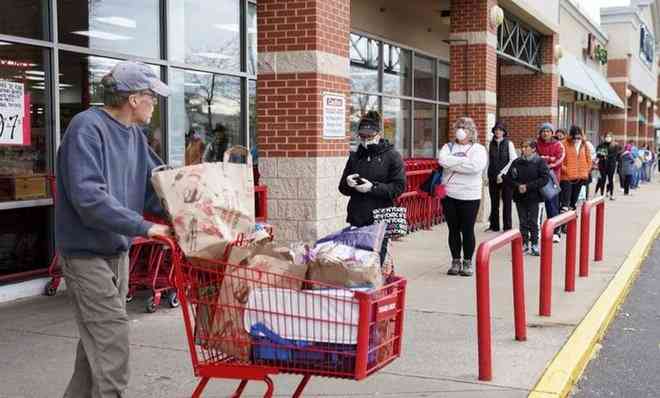 ثقة المستهلكين الأمريكيين تتراجع
