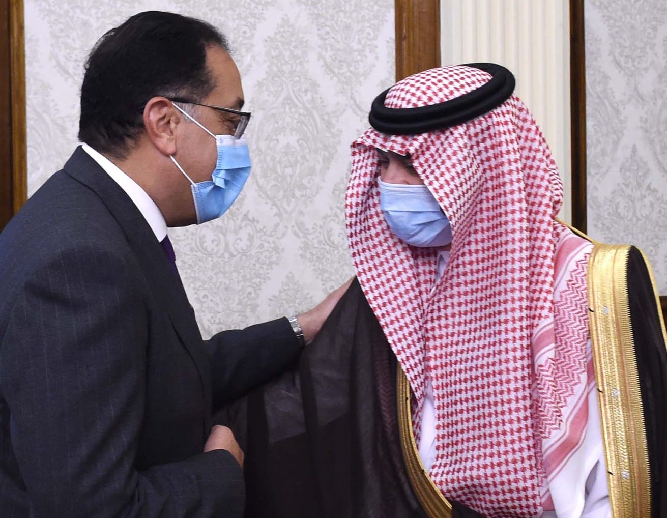 رئيس الوزراء خلال لقاء مع وزير التجارة السعودى