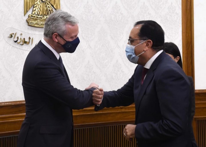 رئيس الوزراء خلال الاجتماع