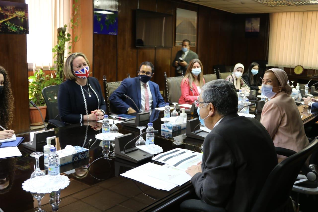 مباحثات وزير الكهرباء مع الوفد البريطاني