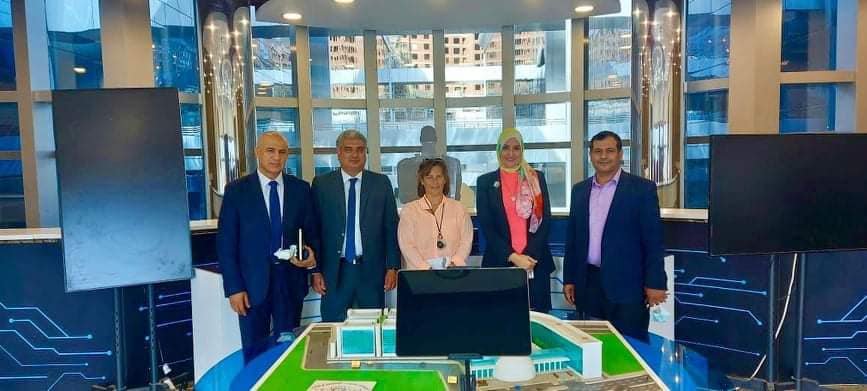 وزير التعليم العالى يتلقى تقريرًا حول مبادرة إعادة استخدام وتدوير المخلفات الإلكترونية