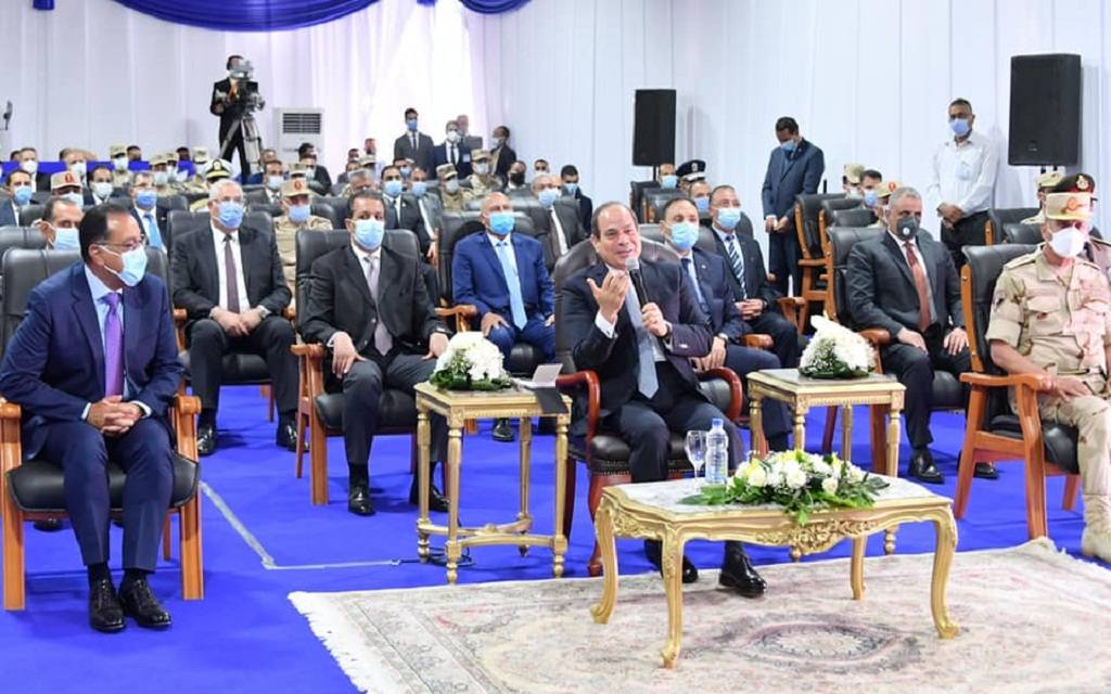 الرئيس السيسي أثناء افتتاح أعمال تطوير المحاور في إطار مبادرة معًا نبني المستقبل