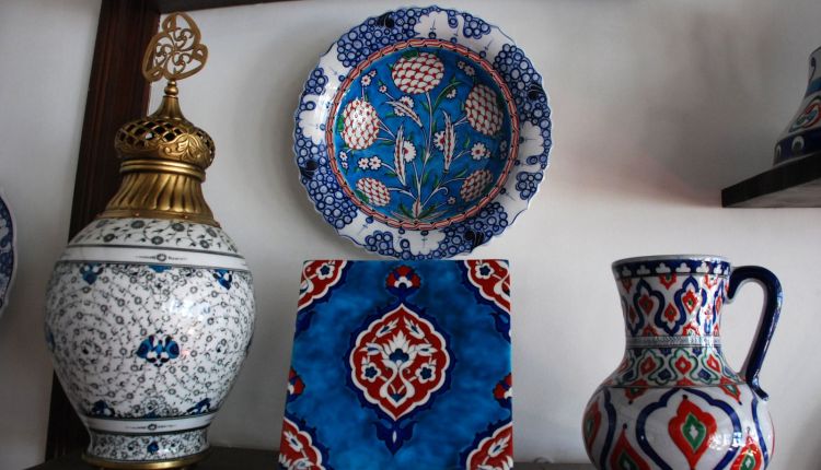 عامة لمنتجات الخزف والصيني