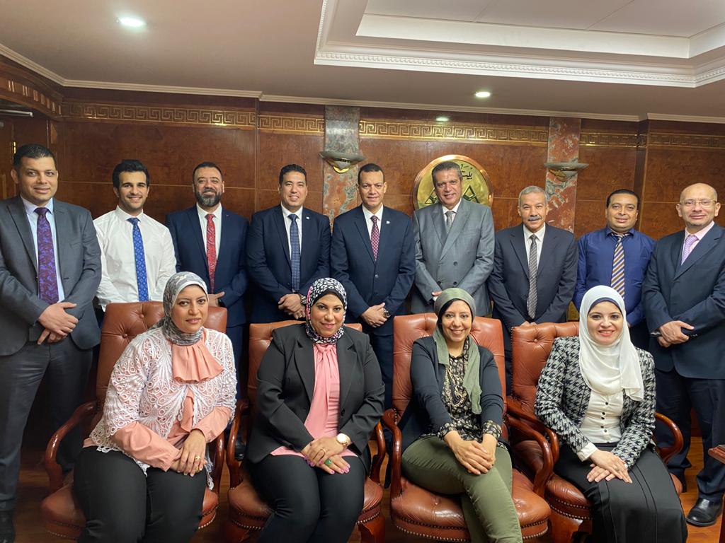 عبدالمولى مع قيادات الشركة الجديدة