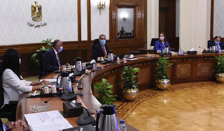 رئيس الوزراء خلال الاجتماع
