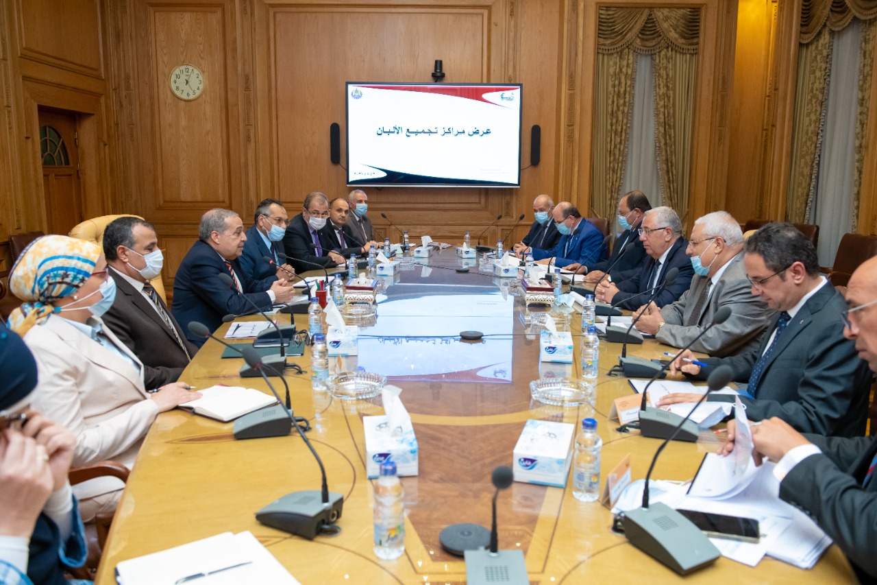 مناقشة مشروع مراكز تجميع الألبان