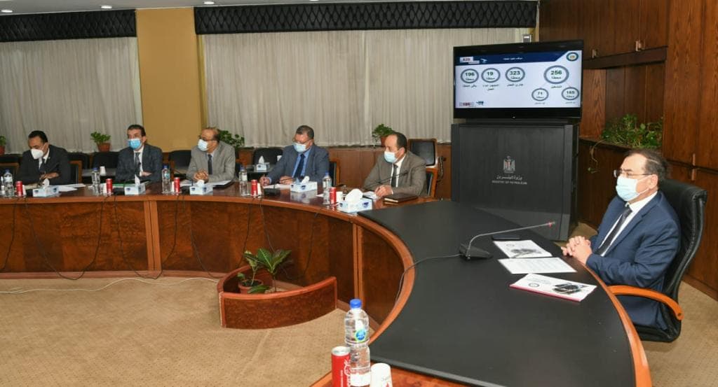وزير البترول يتابع مبادرة تحويل السيارات للغاز