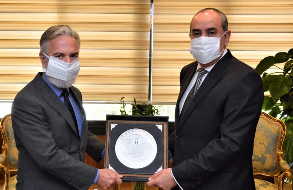 وزير الطيران يلتقي سفير البرازيل