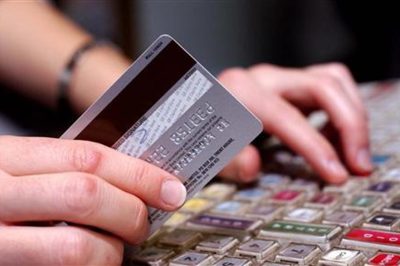 وفقا للقانون