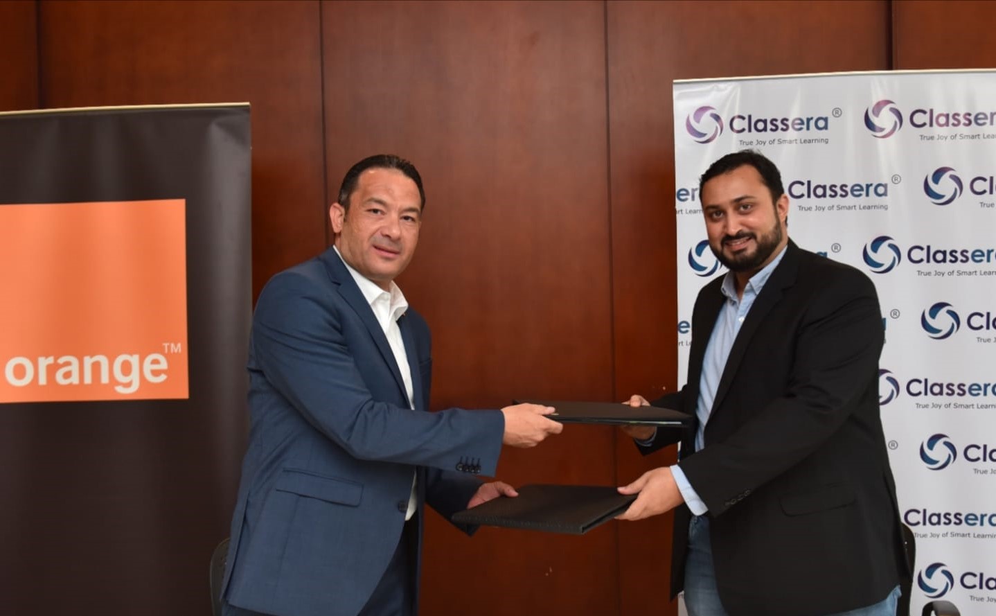 جانب من توقيع الشراكة