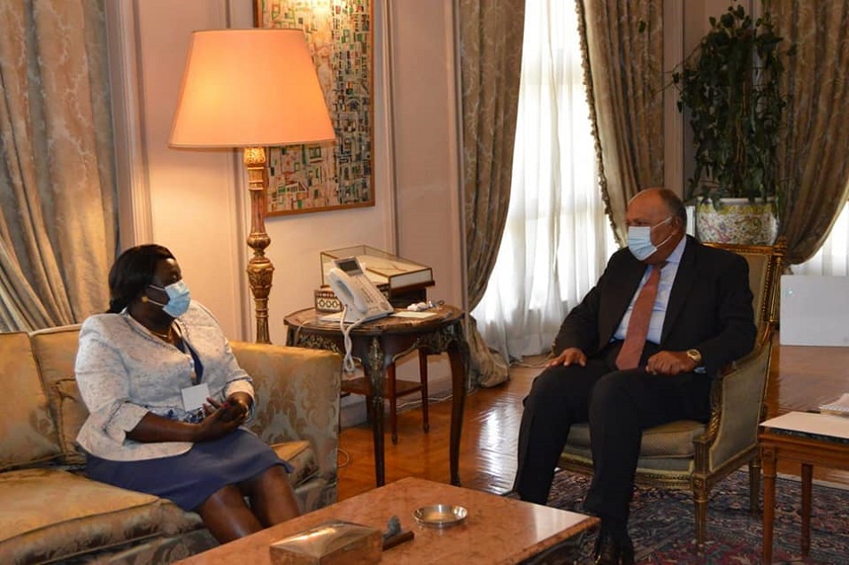 وزير الخارجية يلتقي نظيرته السودانية لبحث العلاقات الثنائية