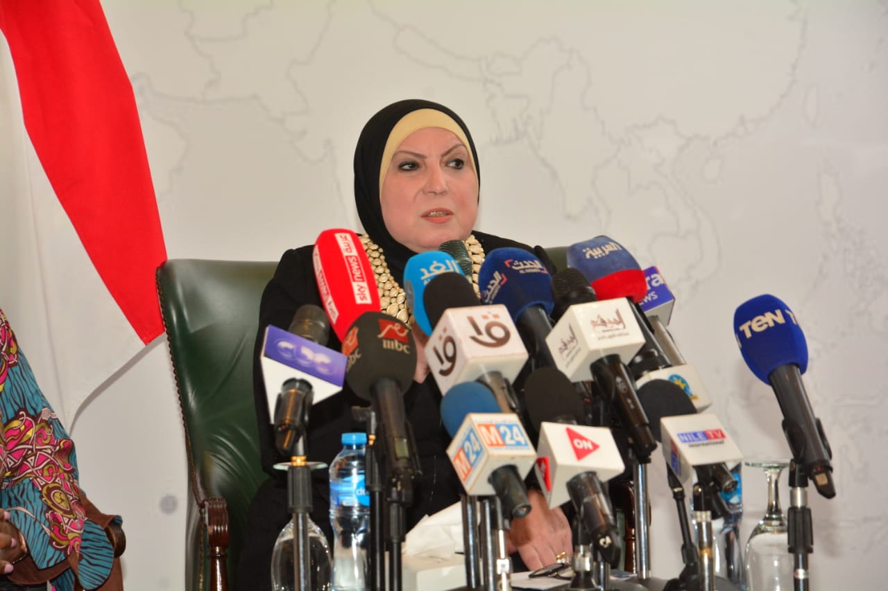 وزيرة الصناعة والتجارة