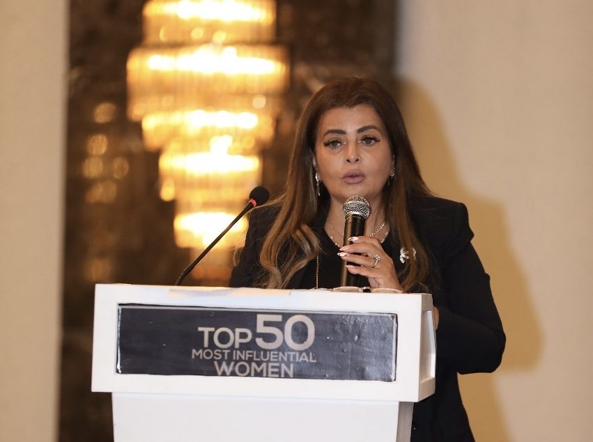 الإعلامية دينا عبد الفتاح مؤسس ورئيس منتدى الخمسين