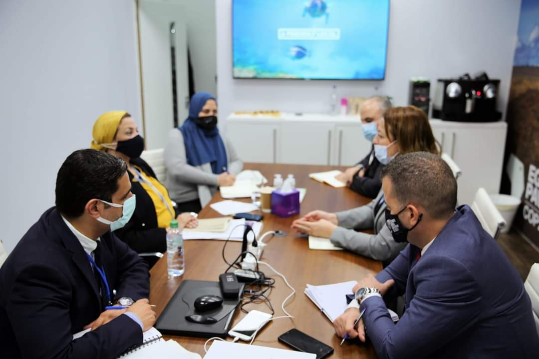 وزيرة البيئة تبحث مجالات التعاون مع نظيرتها الجزائرية
