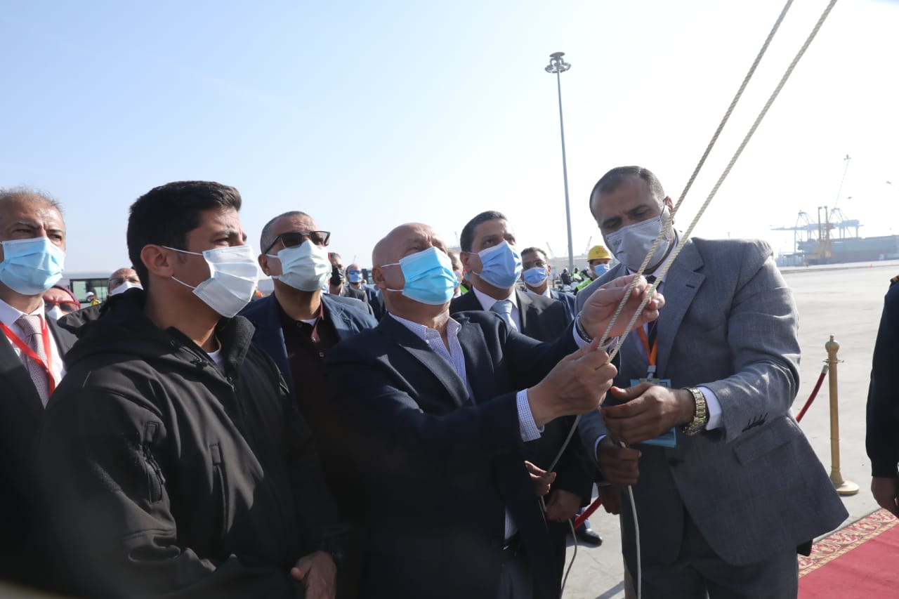 تشغيل قاطرات جديدة بميناء دمياط