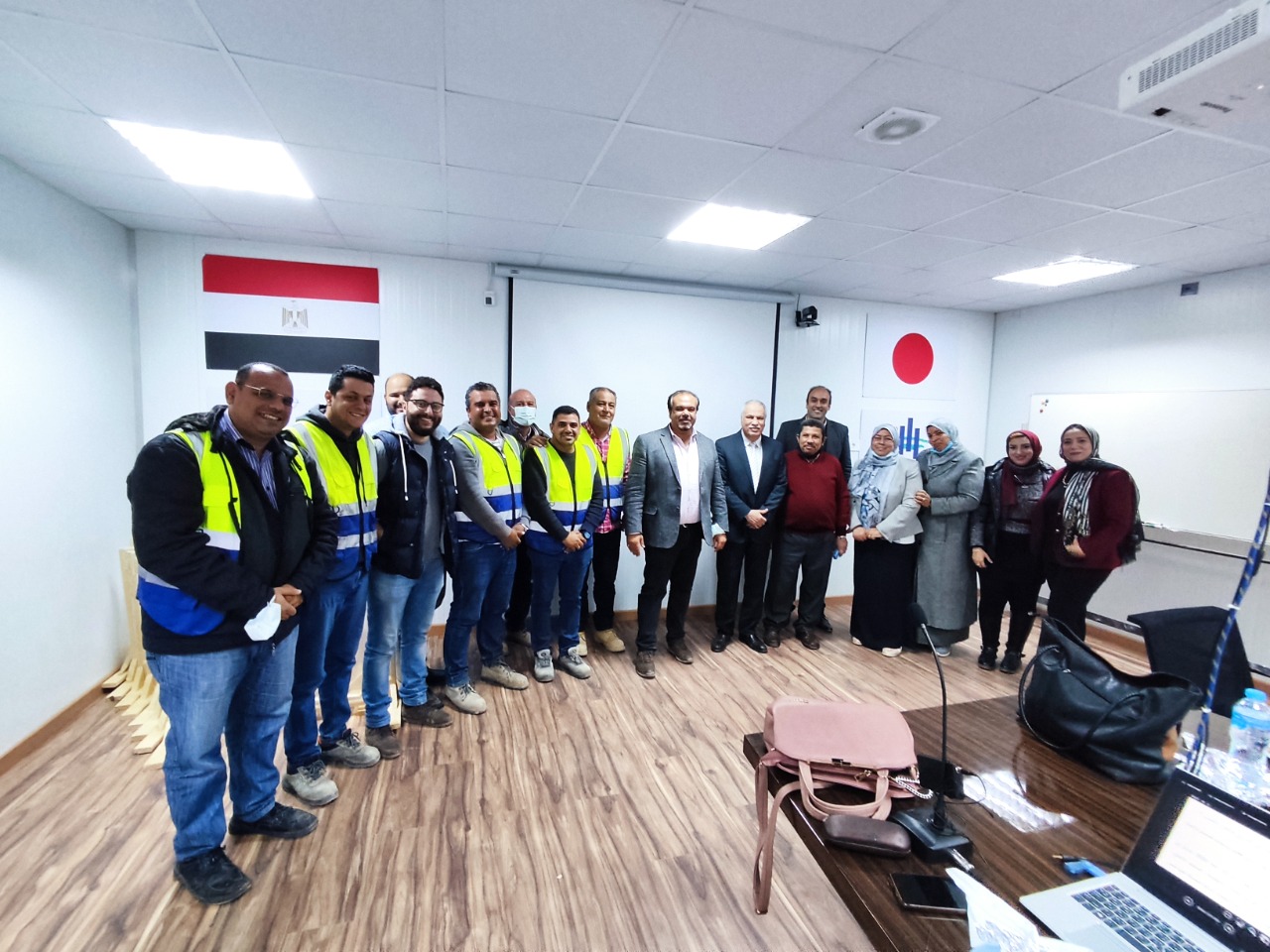 ندوة للسلامة والصحة المهنية بموقع مطار برج العرب الجديد