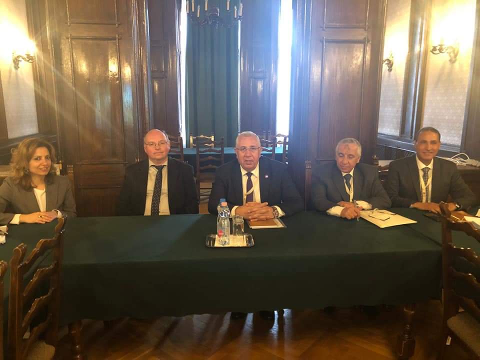 وزير الزراعة ورئيس مركز البحوث الزراعية المجري يبحثان أوجه التعاون